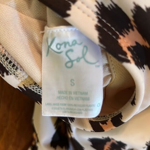 Kona Sol Leopard One Piece T Strap Back - Picture 7 of 7